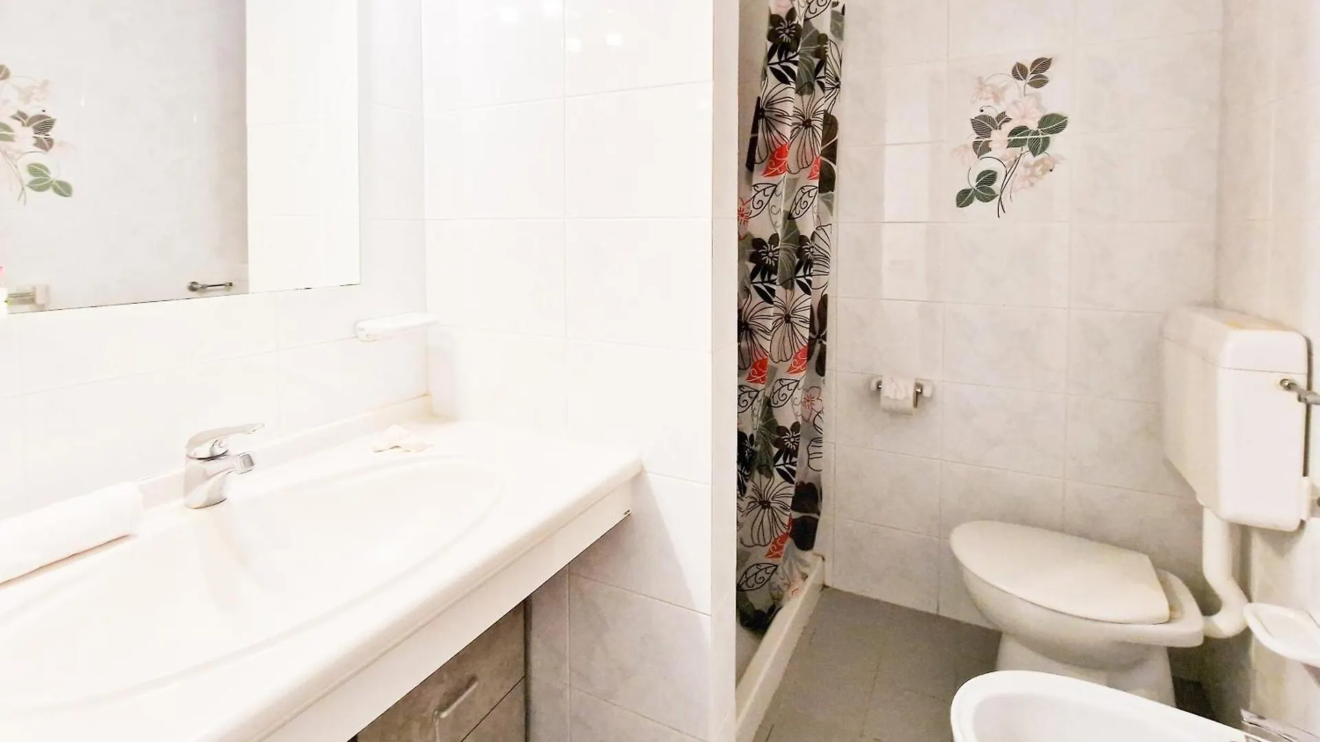 Altaluna Apartment With Pool Nisporto 0*,